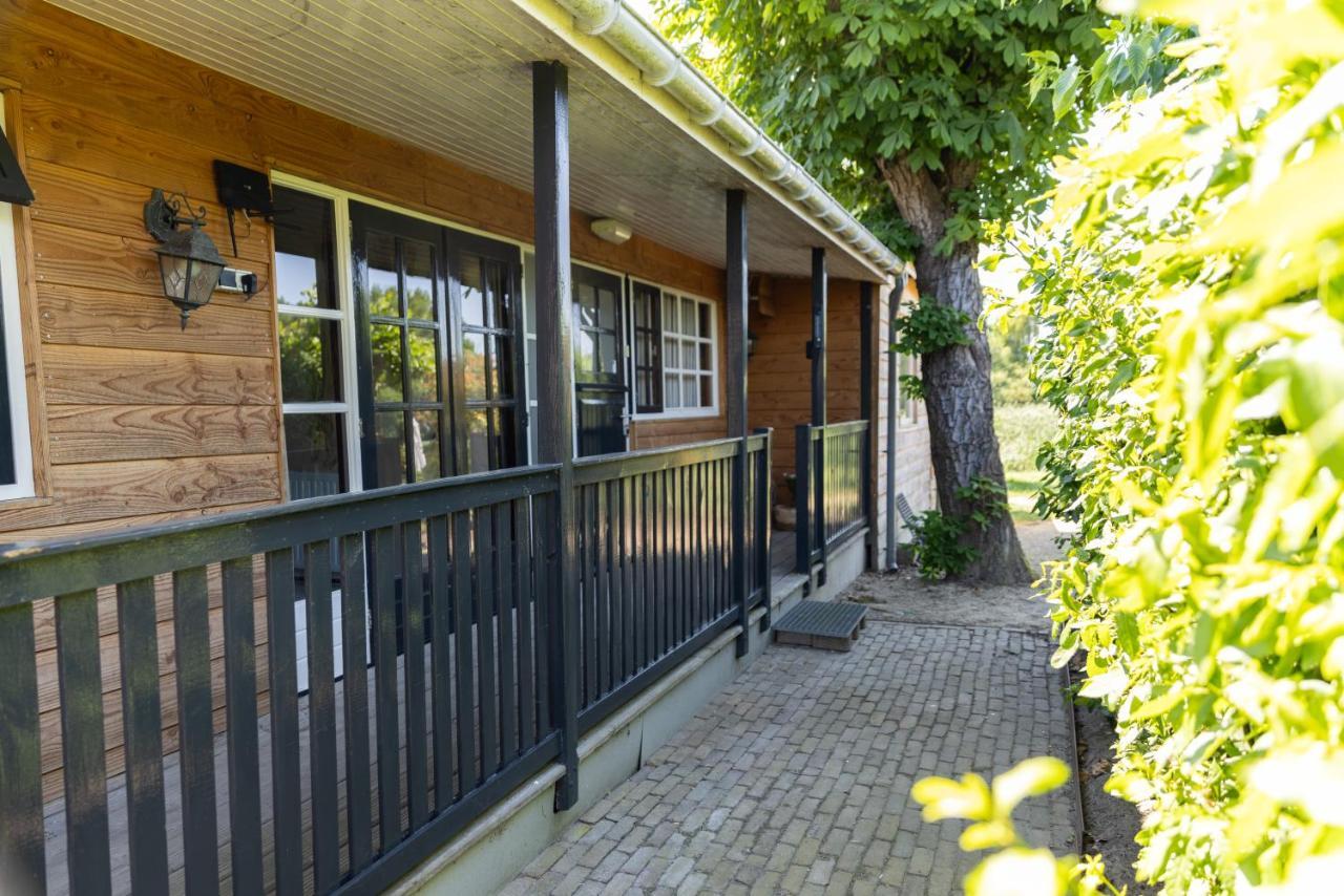 Villa Gezellig Ruim Landelijk Huisje Aan Het Water Spijkenisse Exterior foto