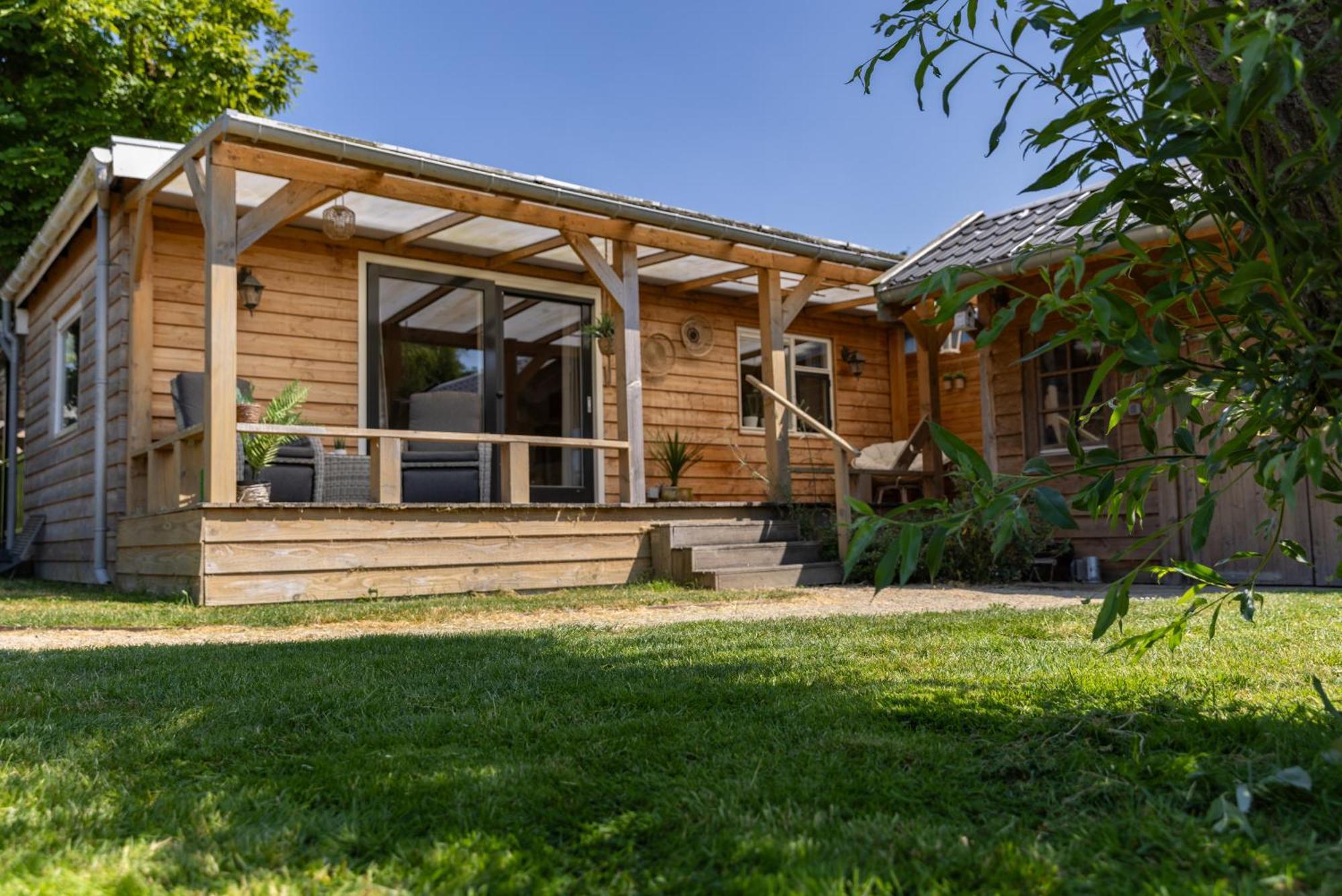 Villa Gezellig Ruim Landelijk Huisje Aan Het Water Spijkenisse Exterior foto