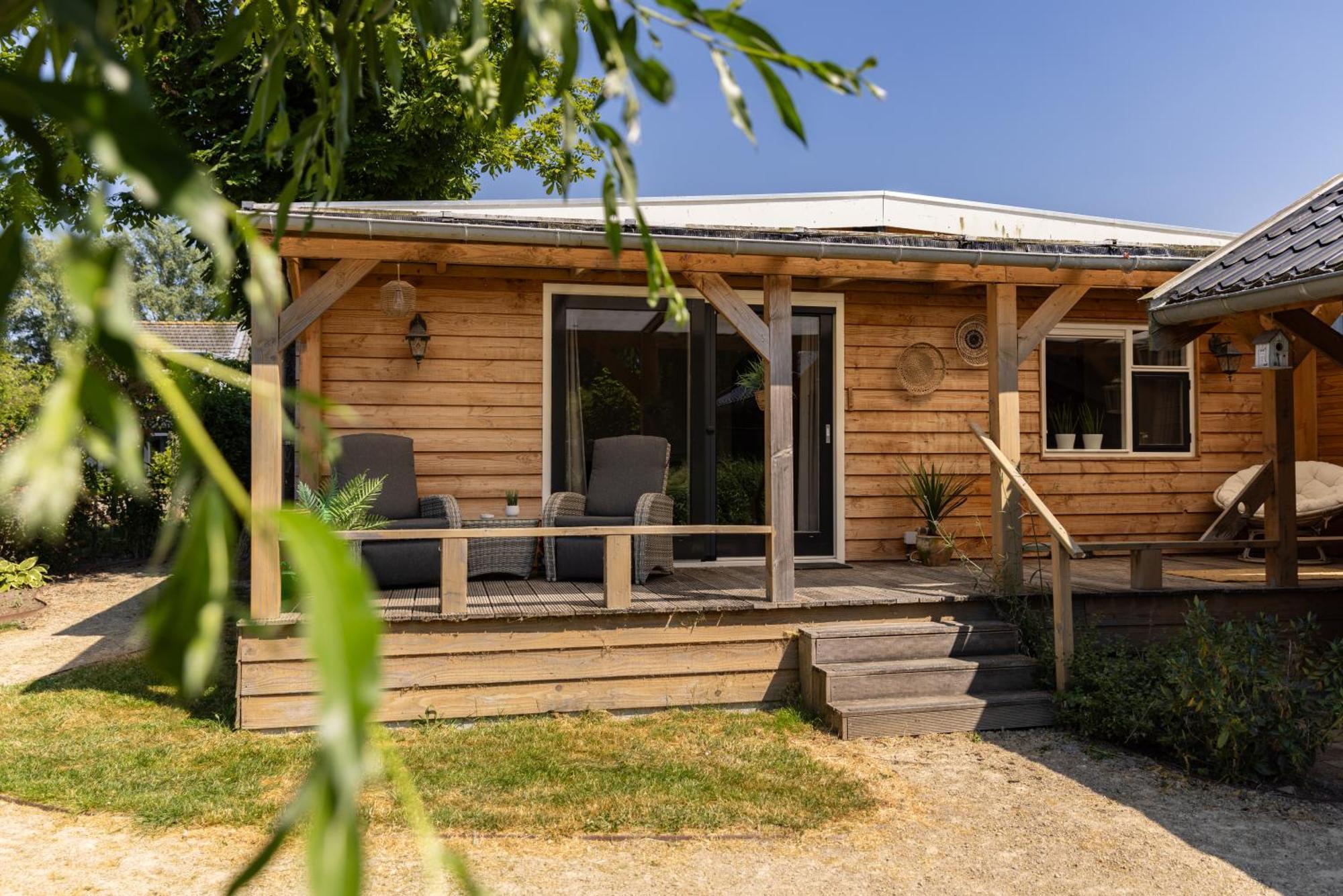 Villa Gezellig Ruim Landelijk Huisje Aan Het Water Spijkenisse Exterior foto